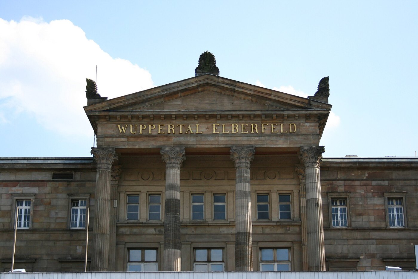 Wuppertal Hauptbahnhof 01 ies