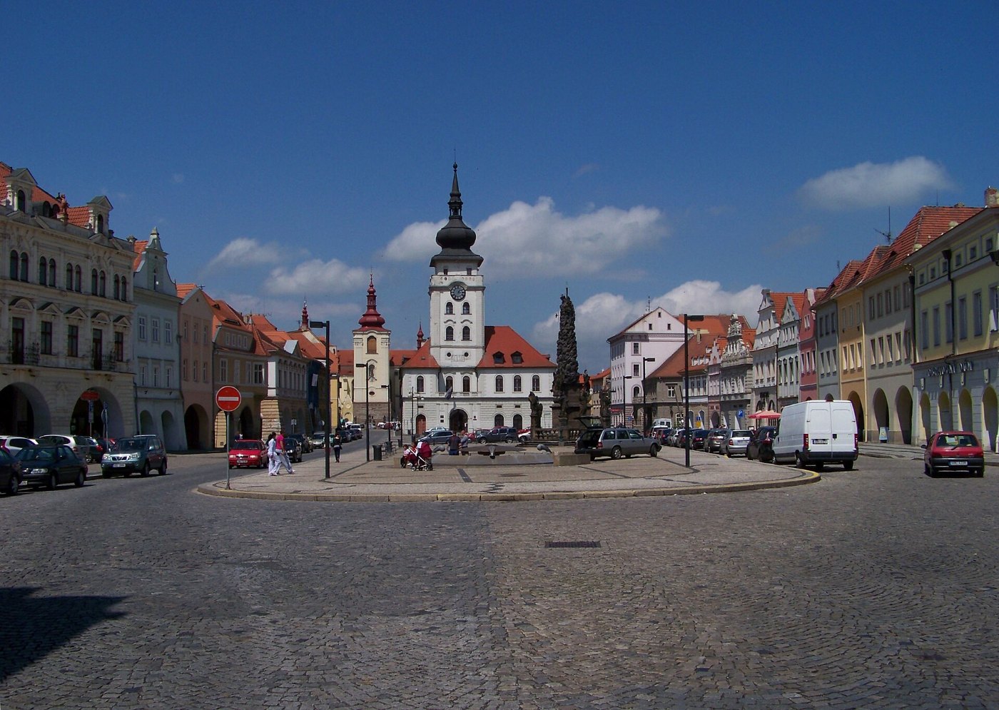 Žatec, náměstí Svobody, z třídy Obránců míru k radnici