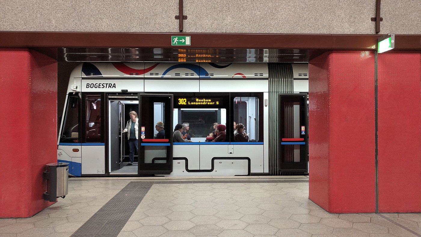 Straßenbahn Bochum 302 130 Hauptbahnhof