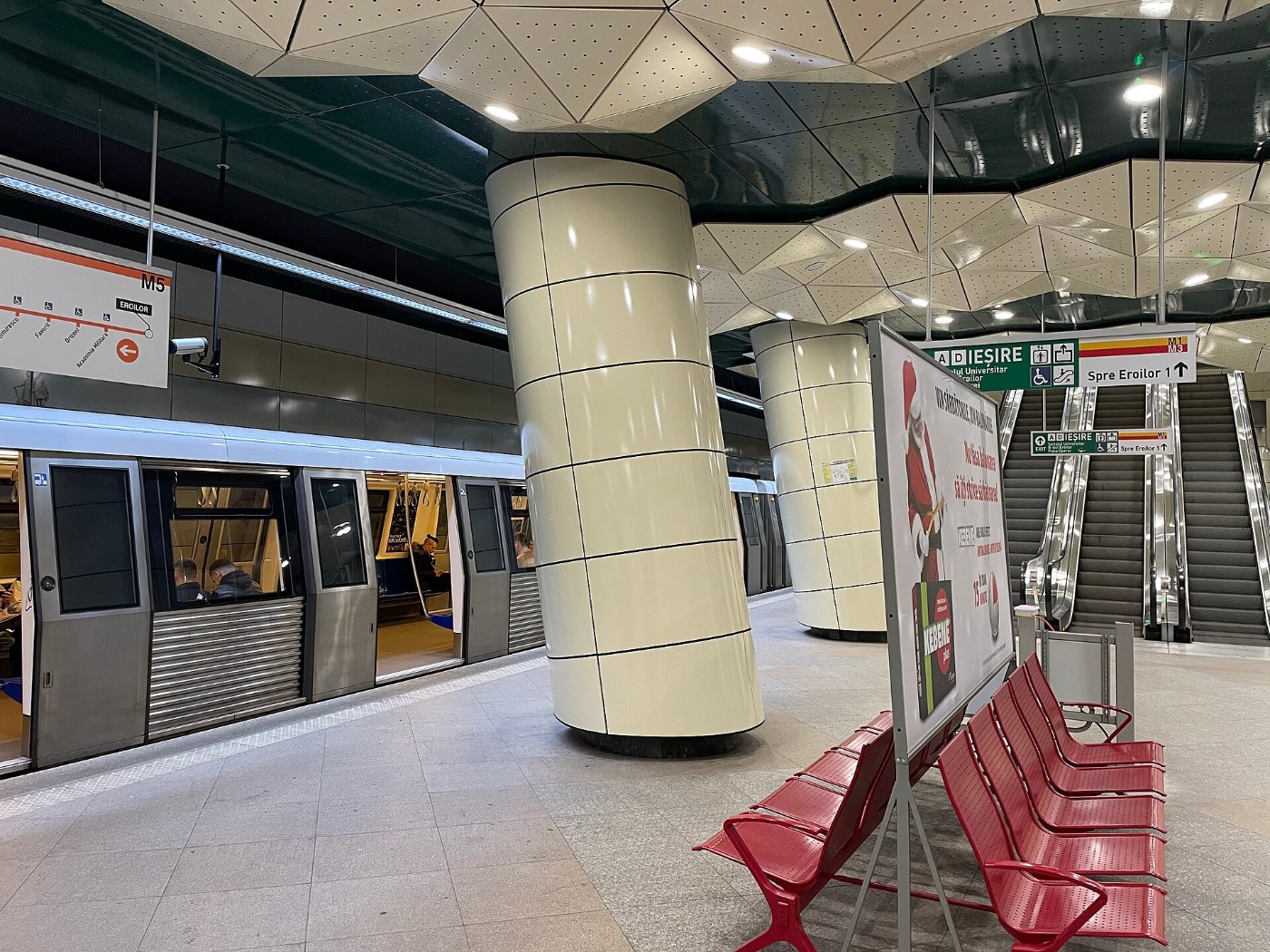 Bucharest Metro stationed in Eroilor 2 Station