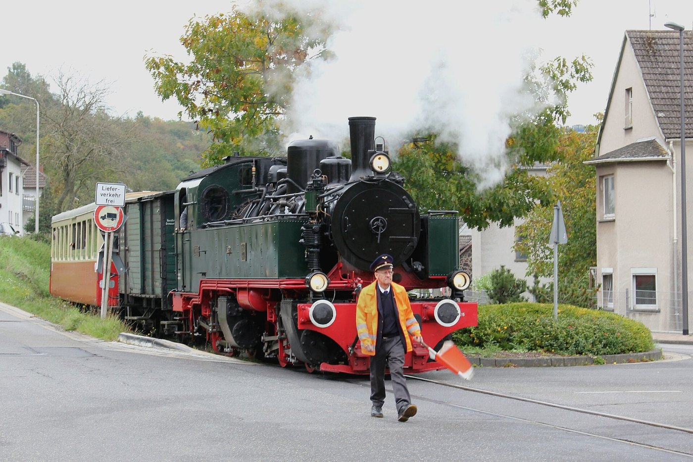 Brohltalbahn, BÜ Niederzissen 2015 10 04