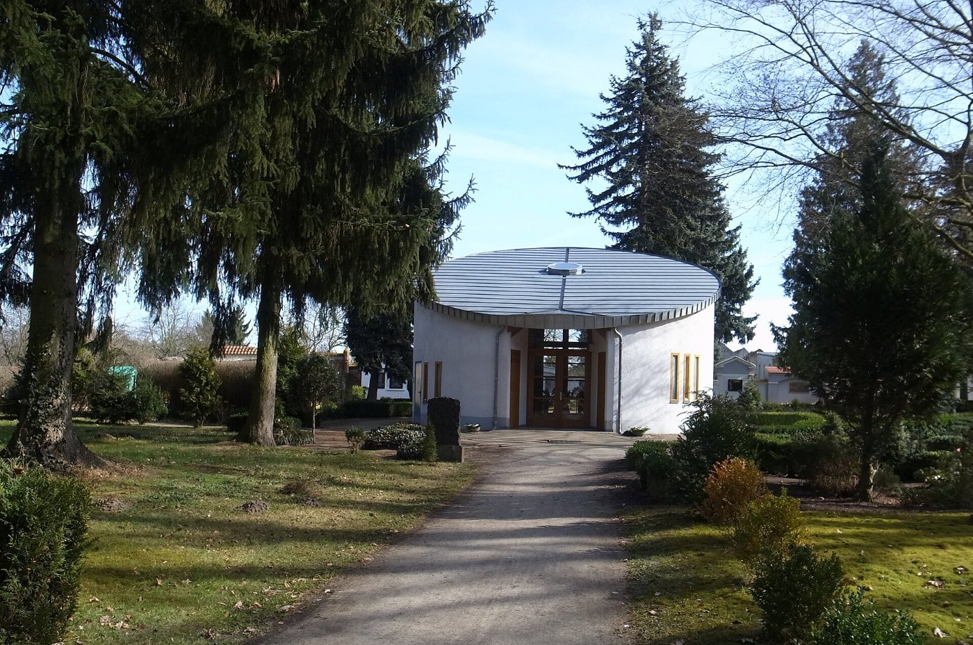 Zerbst (Anhalt), Frauentorfriedhof, Feierhalle
