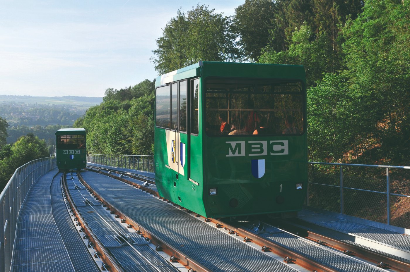 Das Städtchen Cossonay über dem Tal