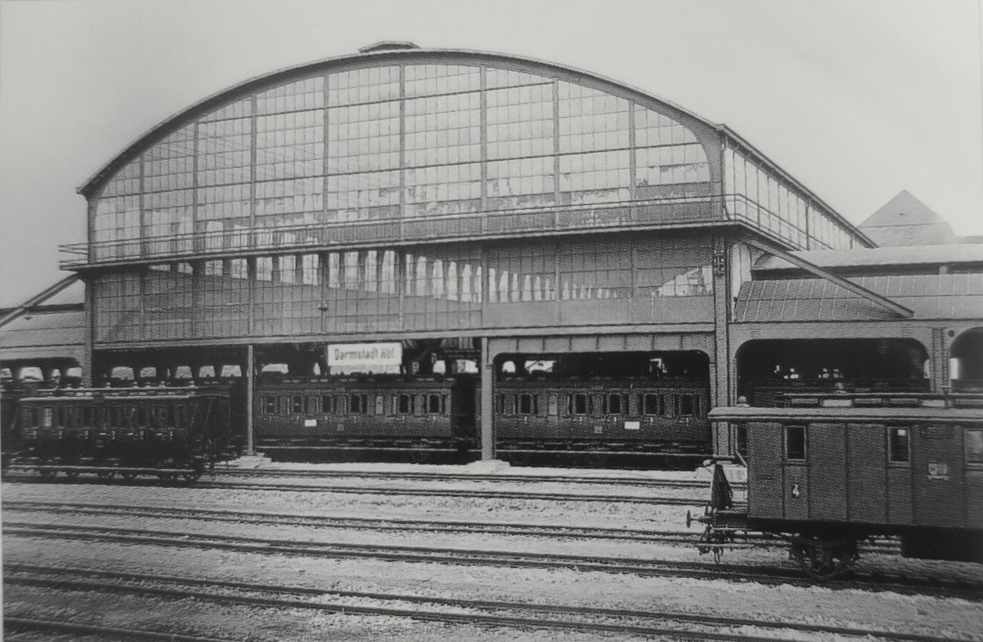 Darmstadt Hauptbahnhof Querbahnsteig von Westen