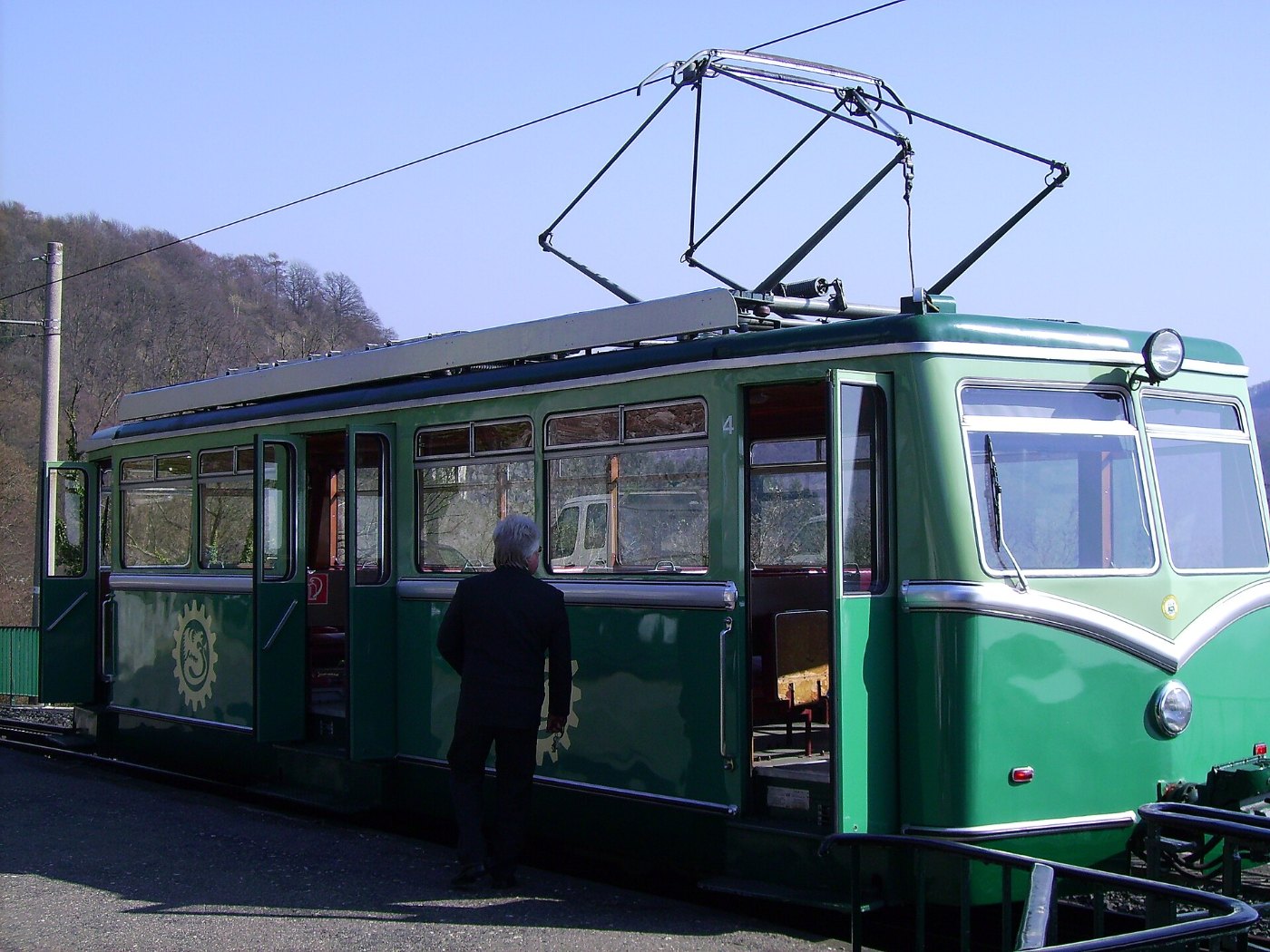 Die Drachenfelsbahn im Siebengebirge auf dem Weg zum Gipfel