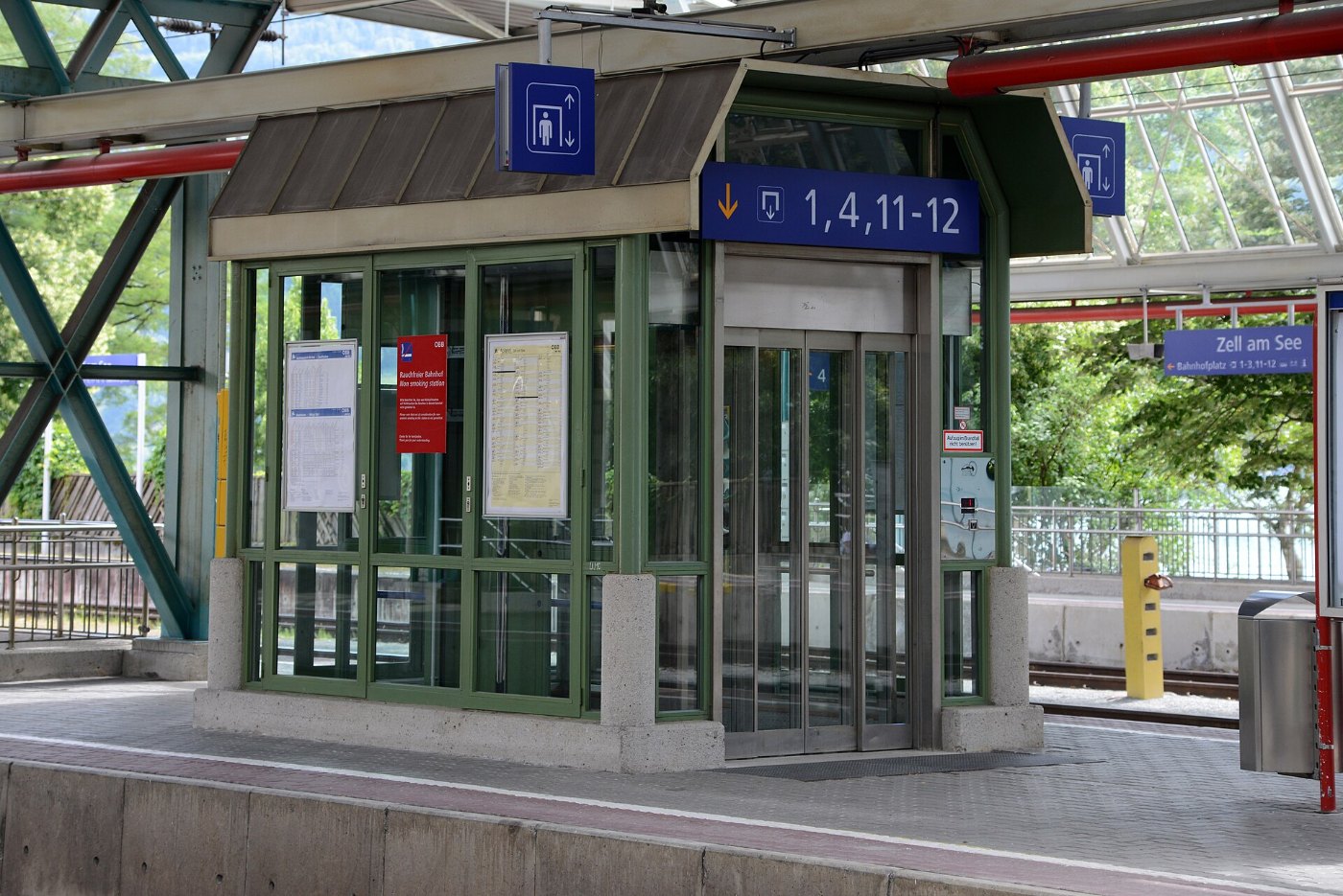 Bahnhof Zell am See Lokalbahn Aufzug Bahnsteig 2 3