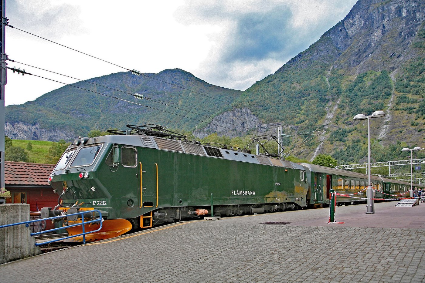.00 1230 Flåmsbana und Bahnhof von Flåm, Norwegen