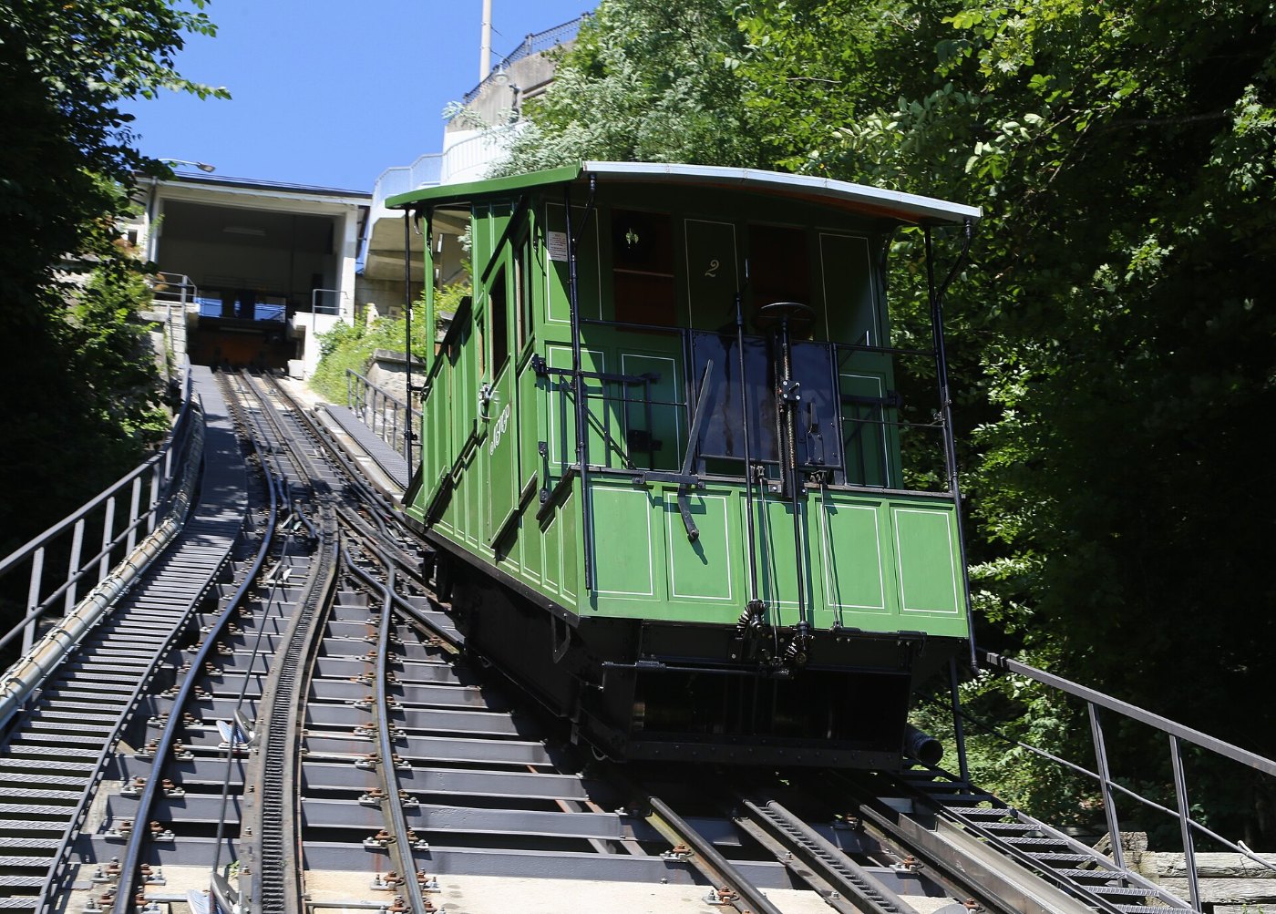 Ein Wagen der Standseilbahn Neuveville–Saint-Pierre in Freiburg