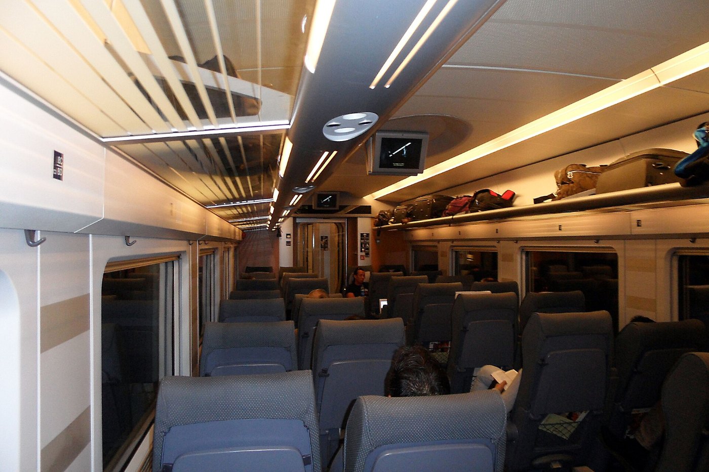 Talgo 350, Fahrgastraum