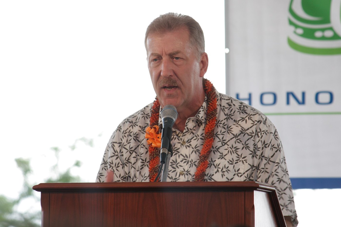 Honolulu Mayor Peter Carlisle at Rail Groundbreaking 2011 02 22