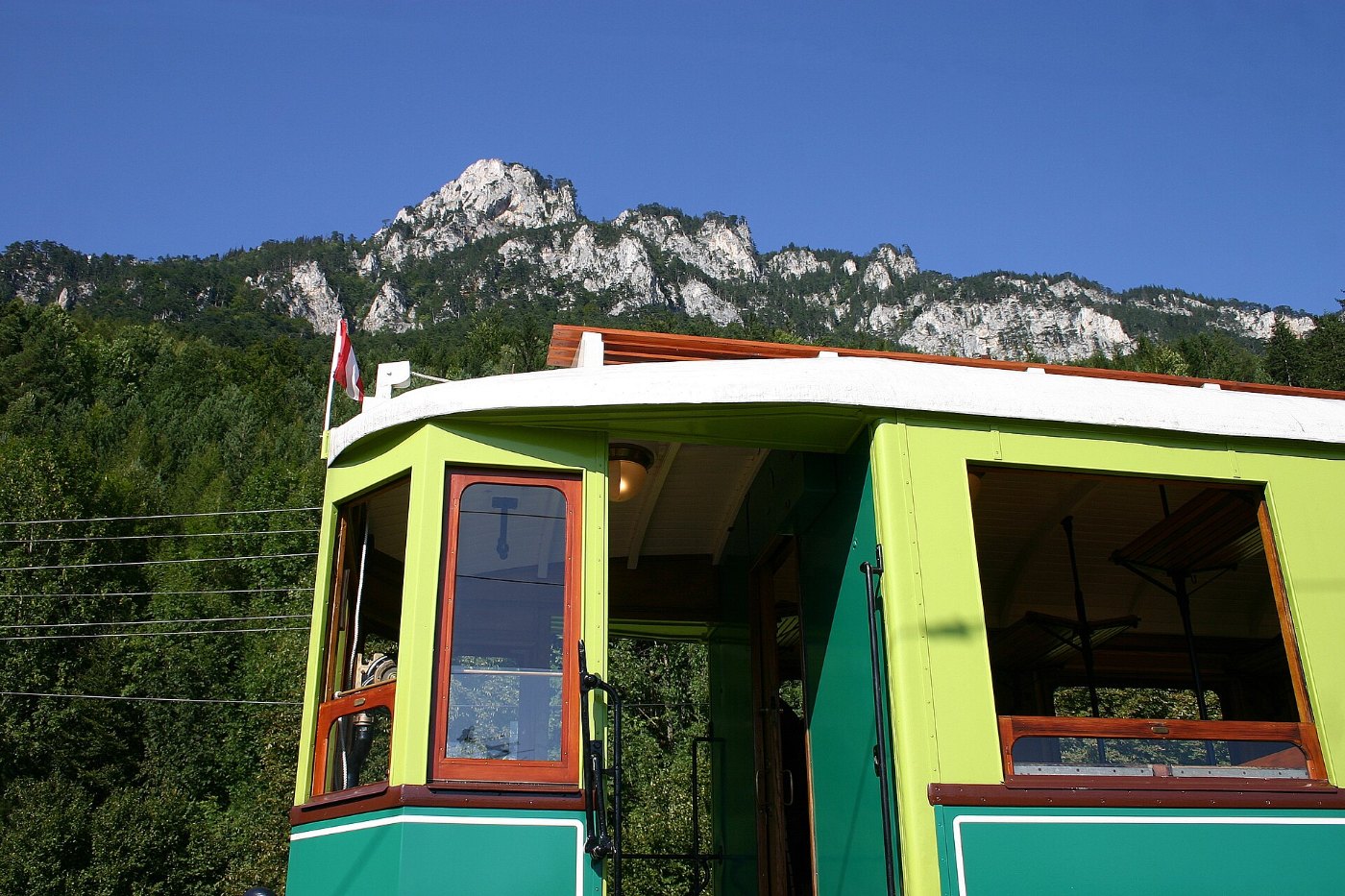 Höllentalbahn (Niederösterreich) Triebwagen 1 mit Bergpanorama