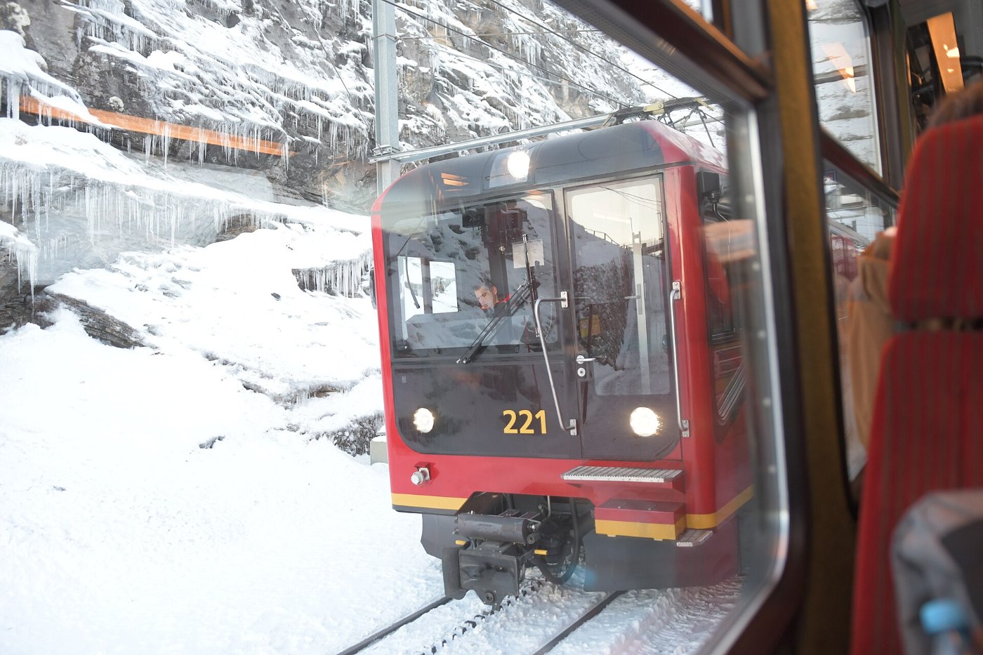 Jungfraubahn Bhe4 8 221