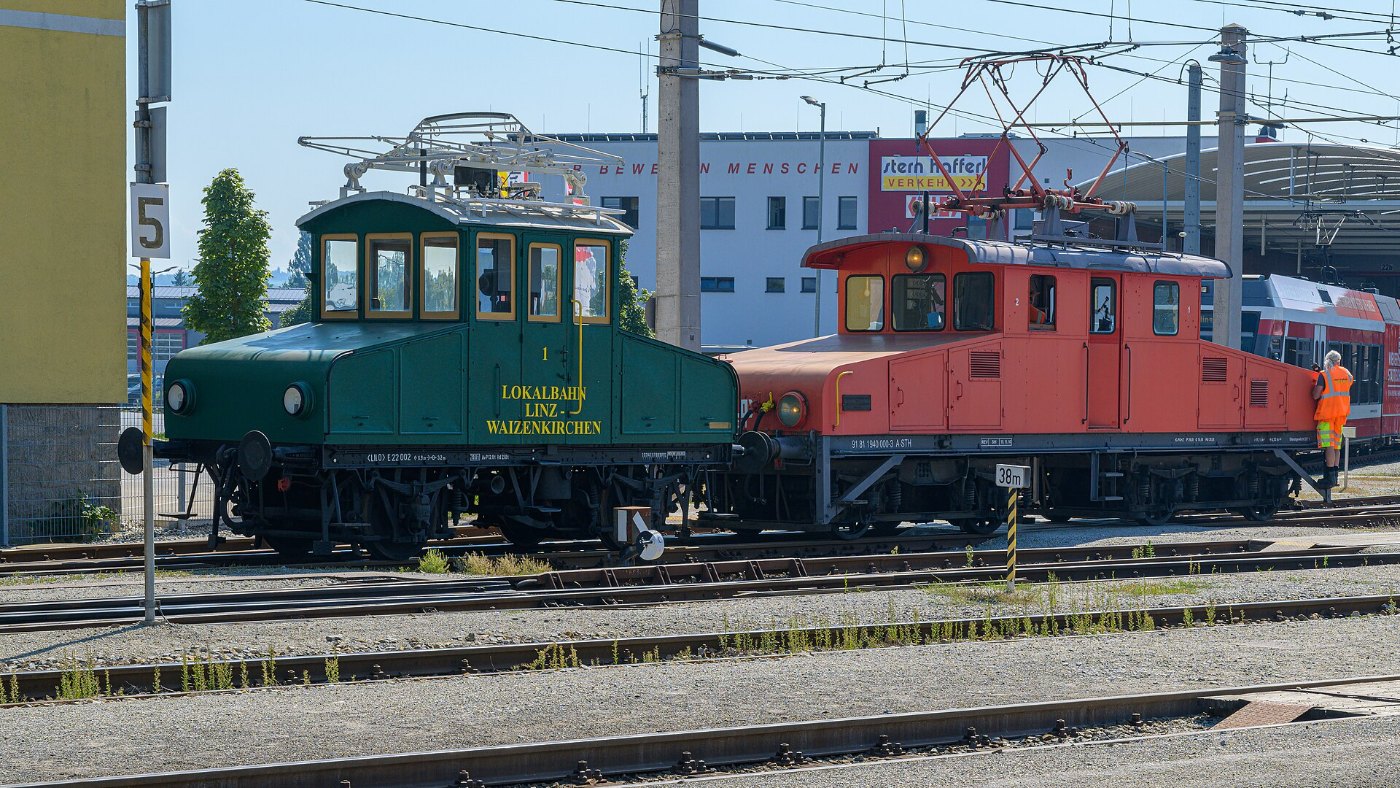 Eferding Bahnhof historische Lokomotiven 5152
