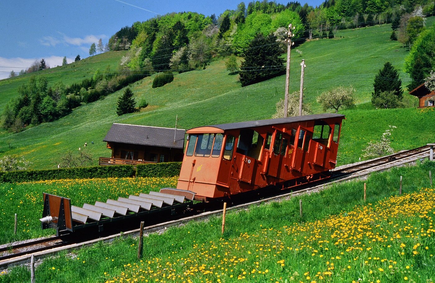 Wagen der Standseilbahn Les Avants–Sonloup