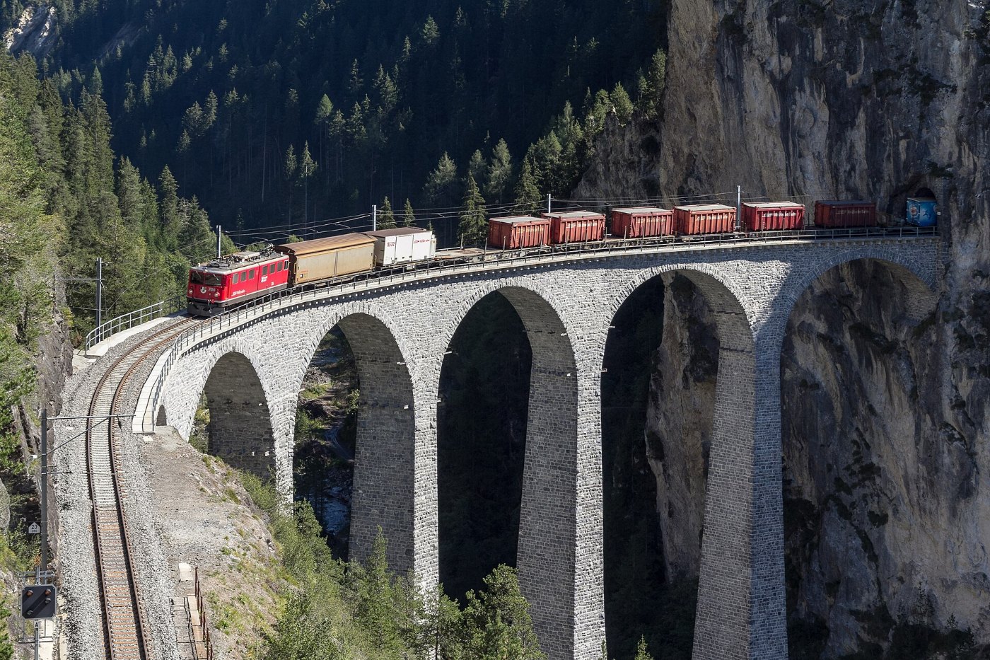 Landwasser Viadukt mit Güterzug (2011)