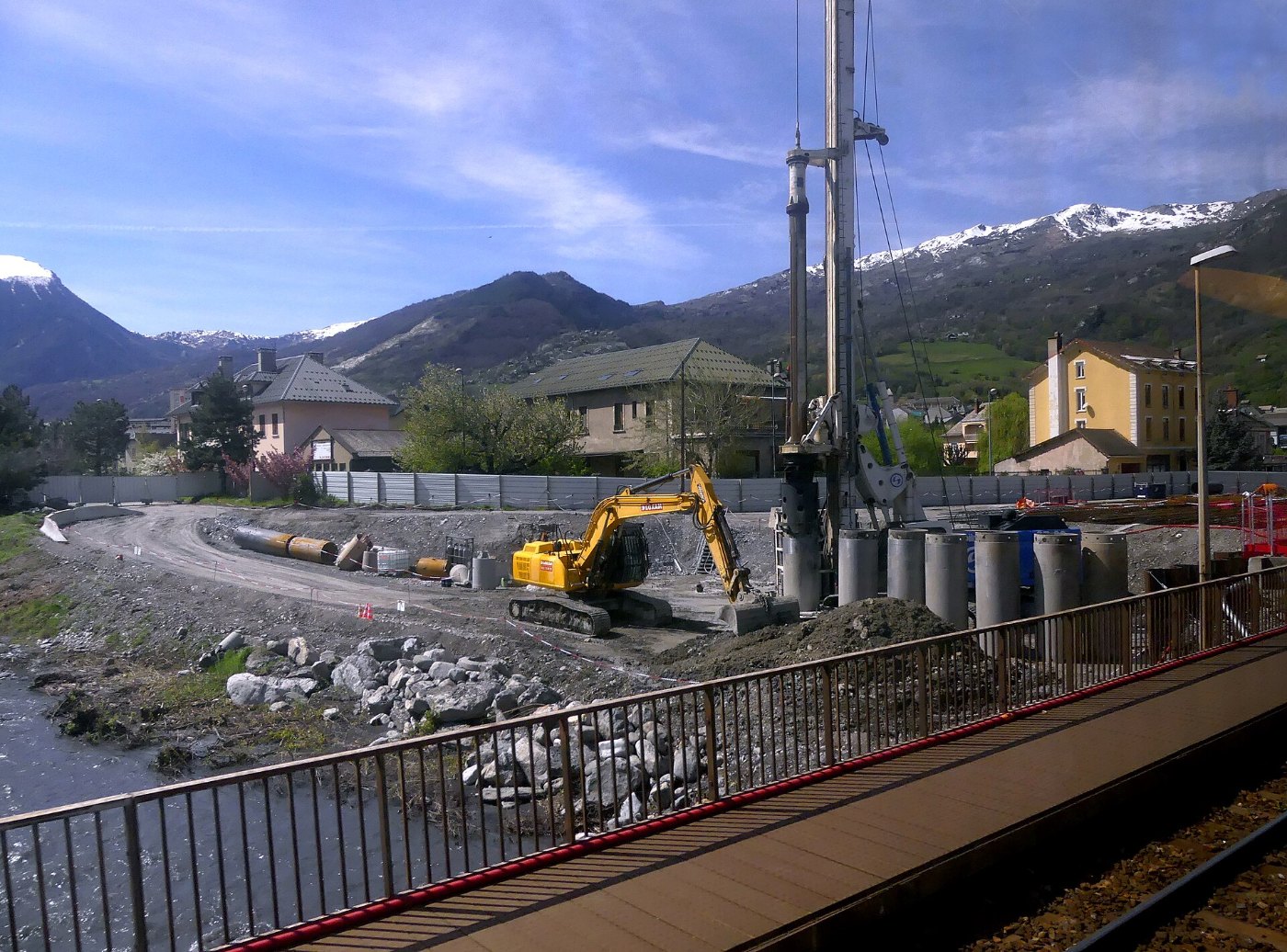 Travaux Lyon Turin près de l'Arvan à St Jean de Maurienne (avril 2024)