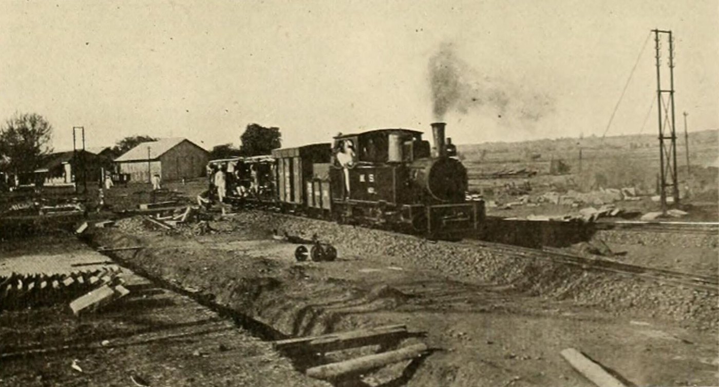Railwaylocomotiv20newy p383 Matheran leaving Neral