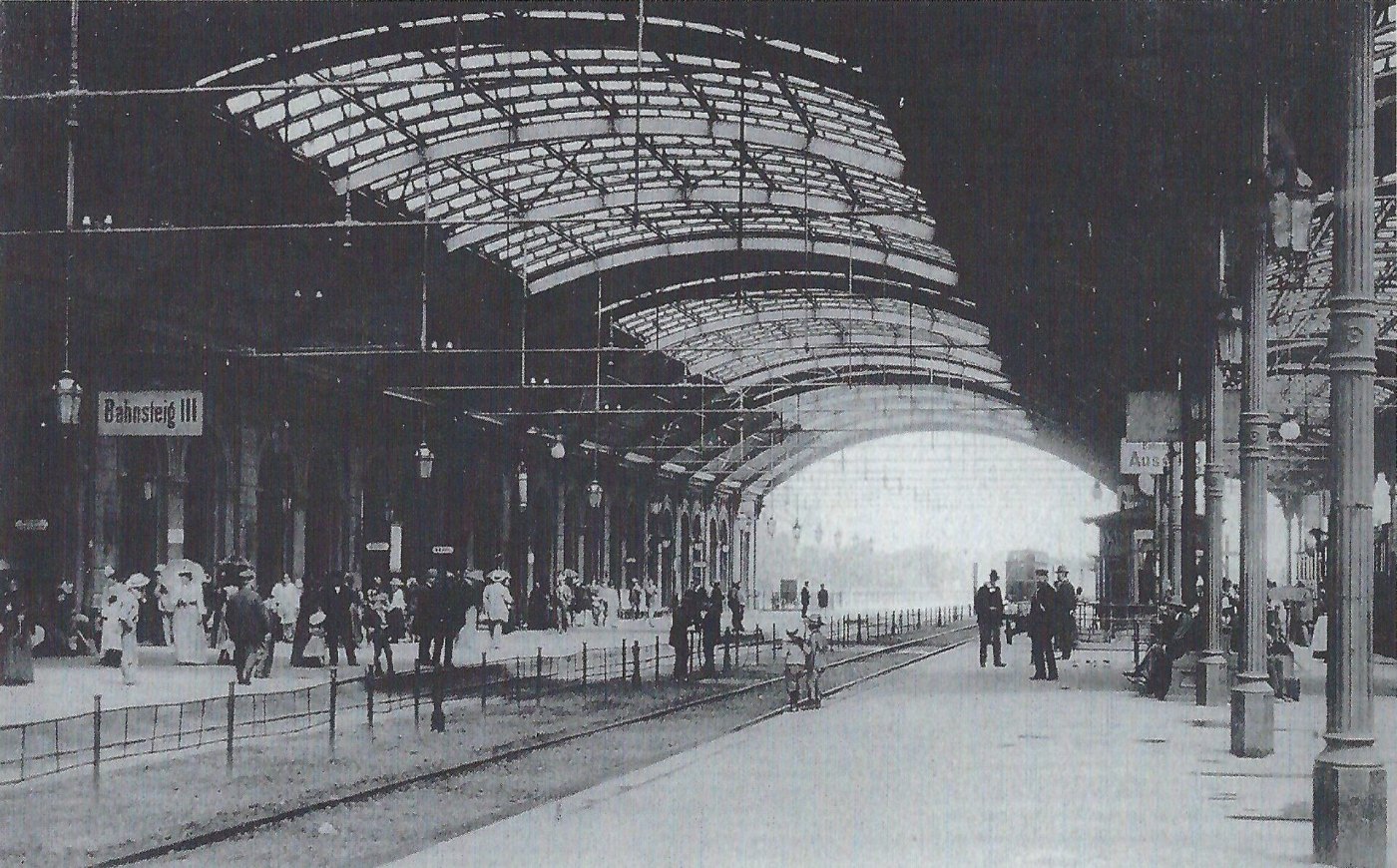 Bahnsteig III des Hauptbahnhofs Magdeburg