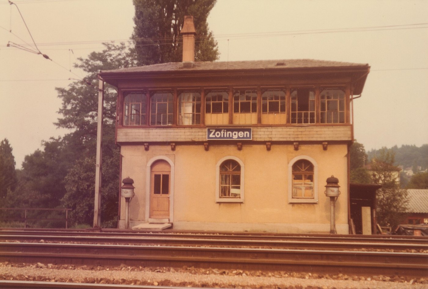 SBB Historic F 122 01223 002 Zofingen Stellwerkgebaeude Bahnseite