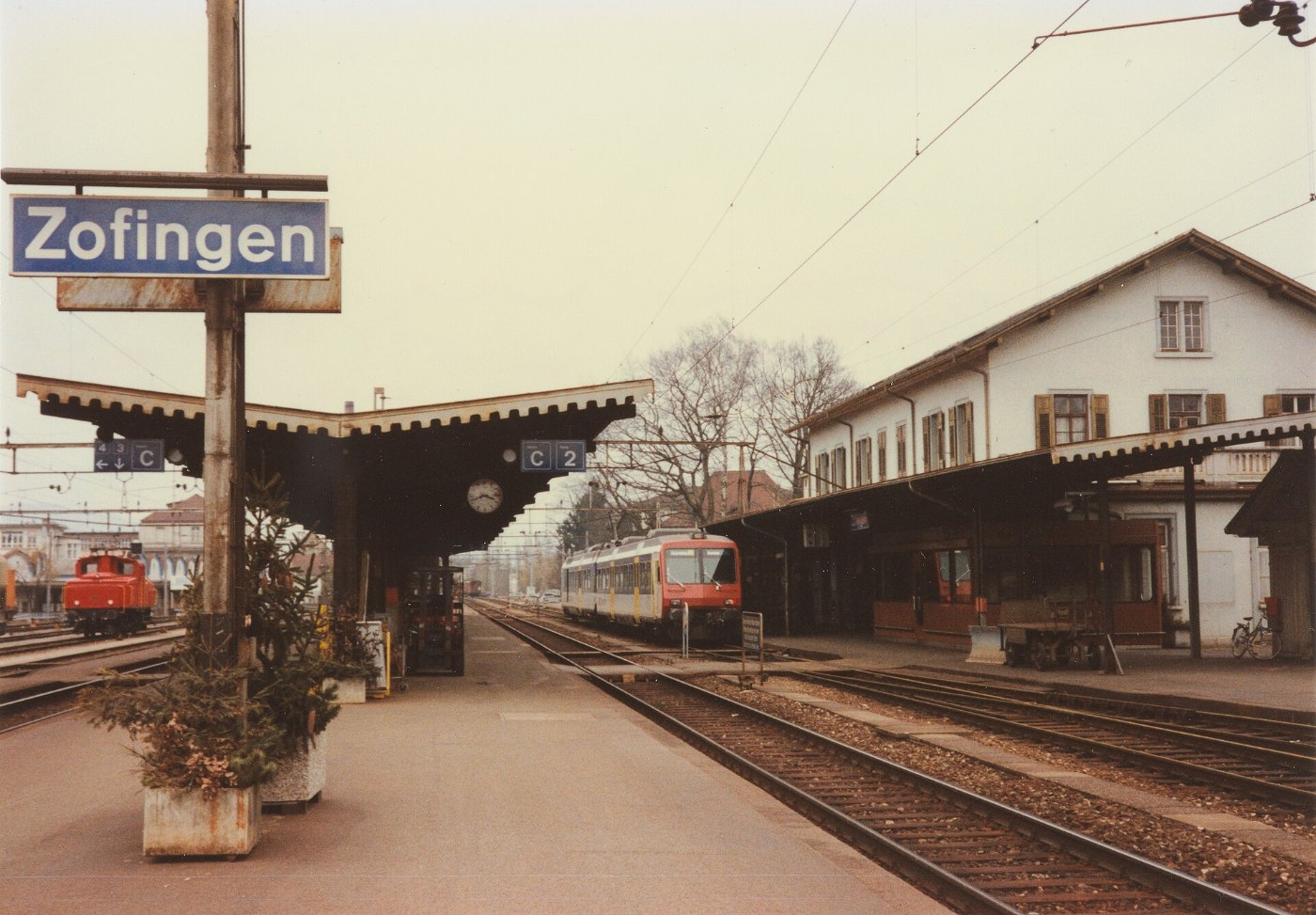SBB Historic F 122 01223 004 Zofingen Stationsgebaeude und Zwischenperro