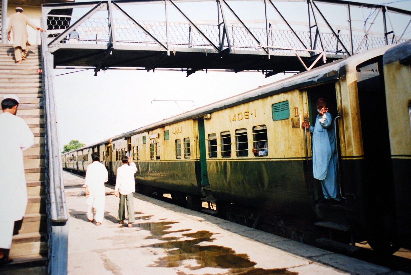 Pakistan railways sleepers,2001,Mehar Exp.,Pakistan