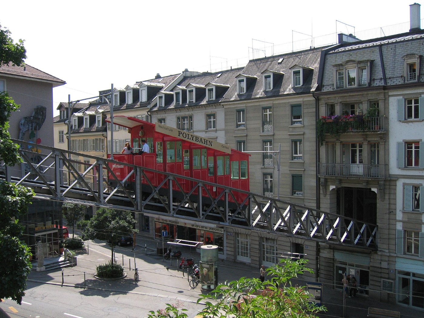 Die Polybahn auf dem Weg zur Polyterrasse in Zürich