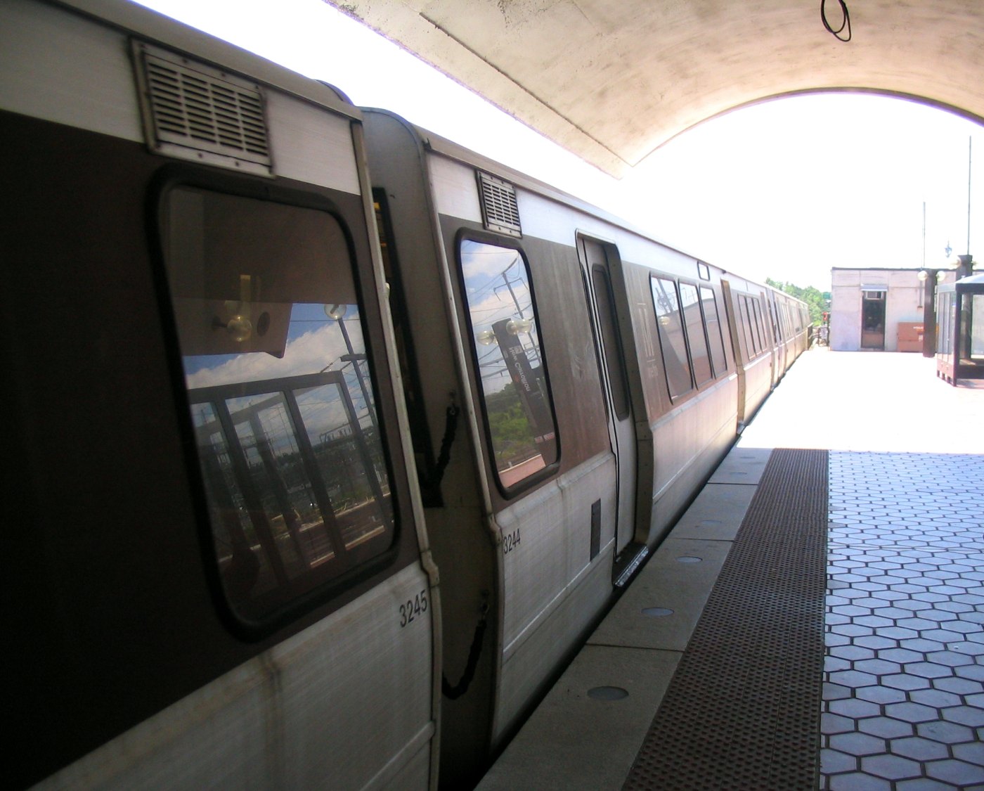 Station der Metro in Washington mit Betongewölbe