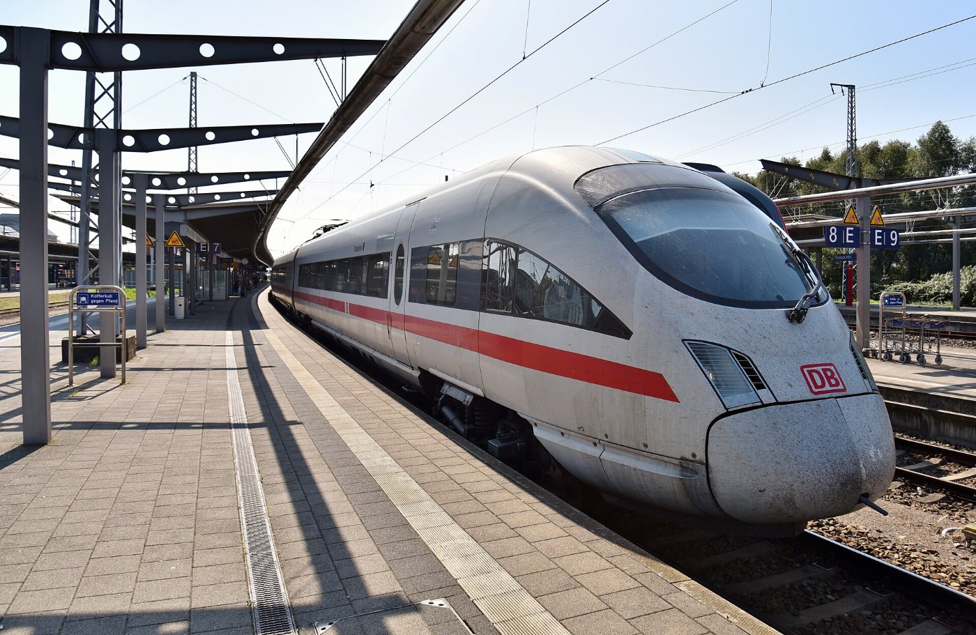 411 067 2 in Rostock, 2019 (01)