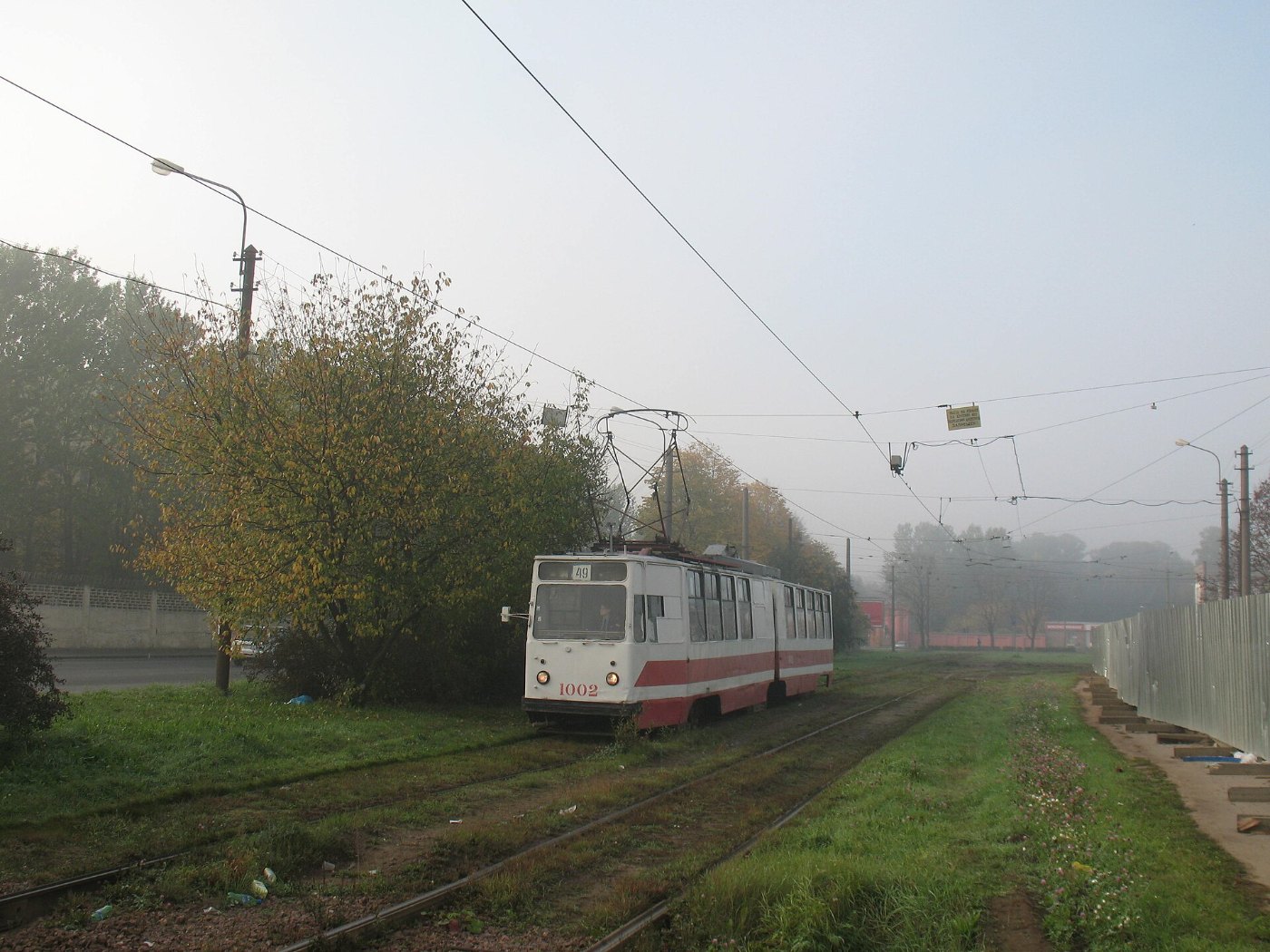 Saint Petersburg tram 1002 2007 09 Myasokombinat tram station LVS 86