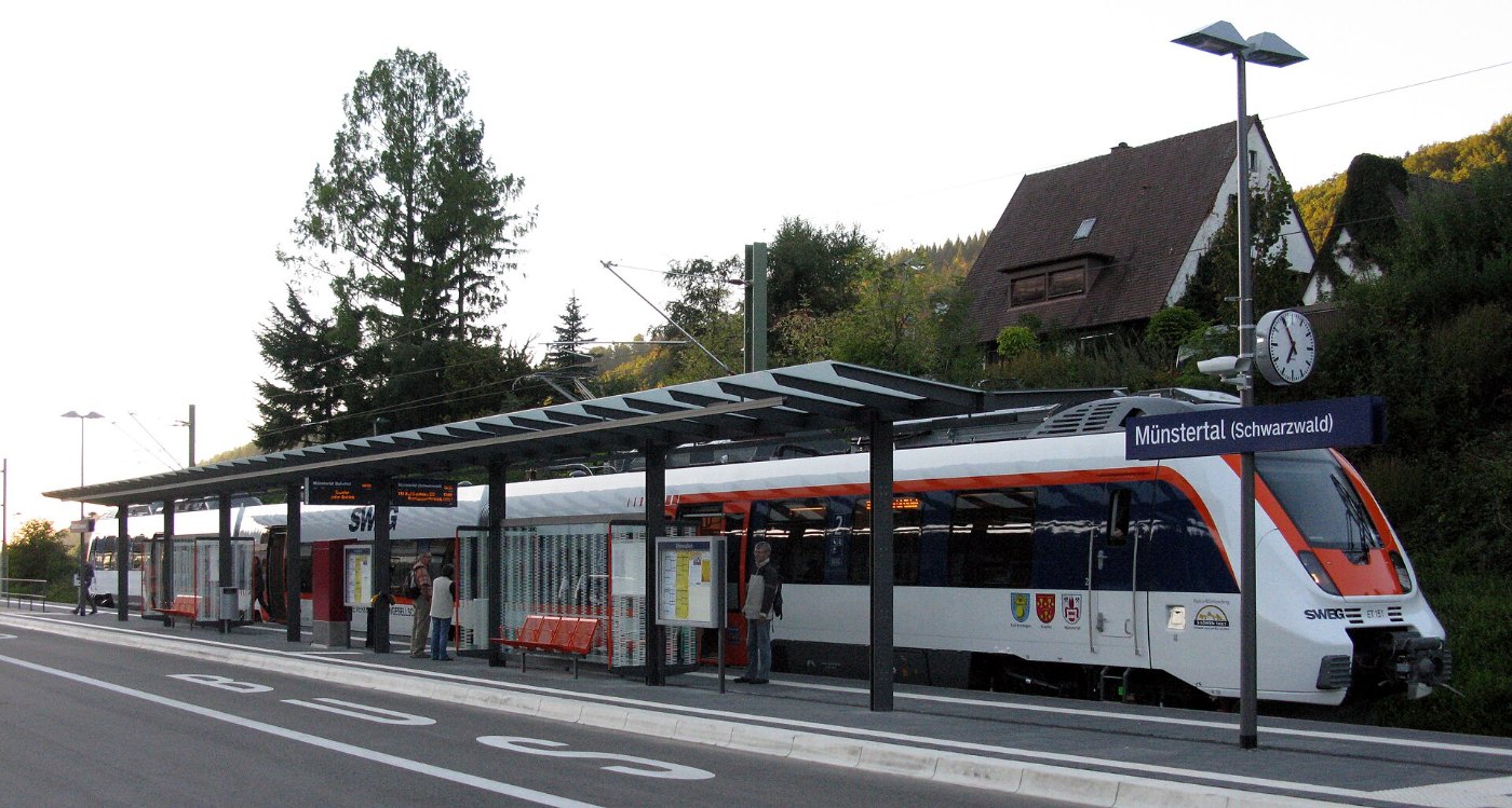Bombardier Talent 2 der SWEG im Bahnhof Münstertal