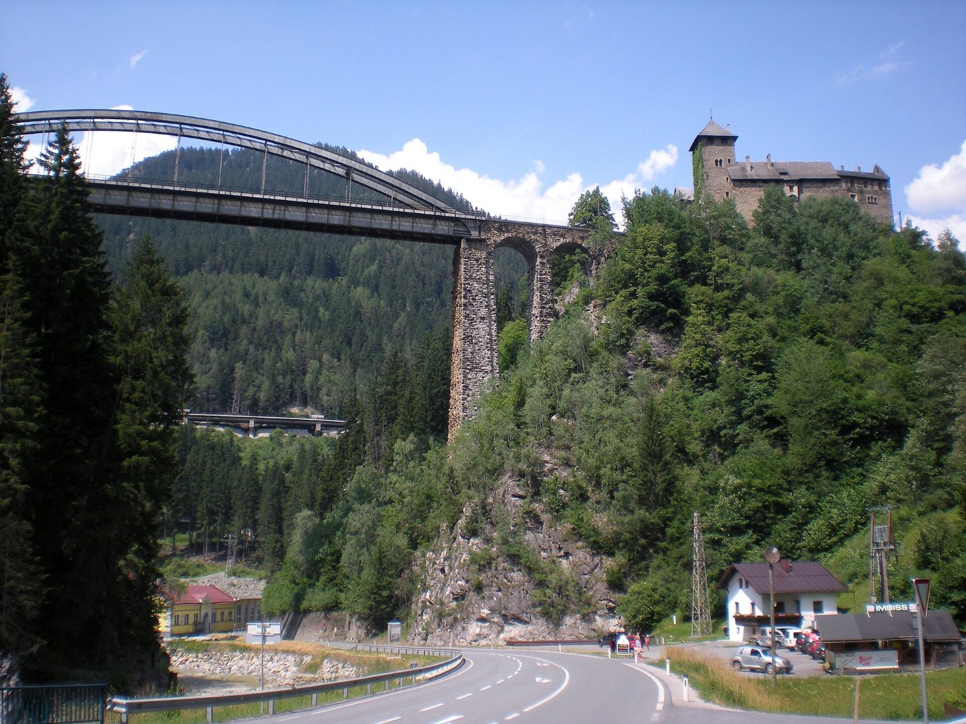 Burg Wiesberg y Trisannabrücke