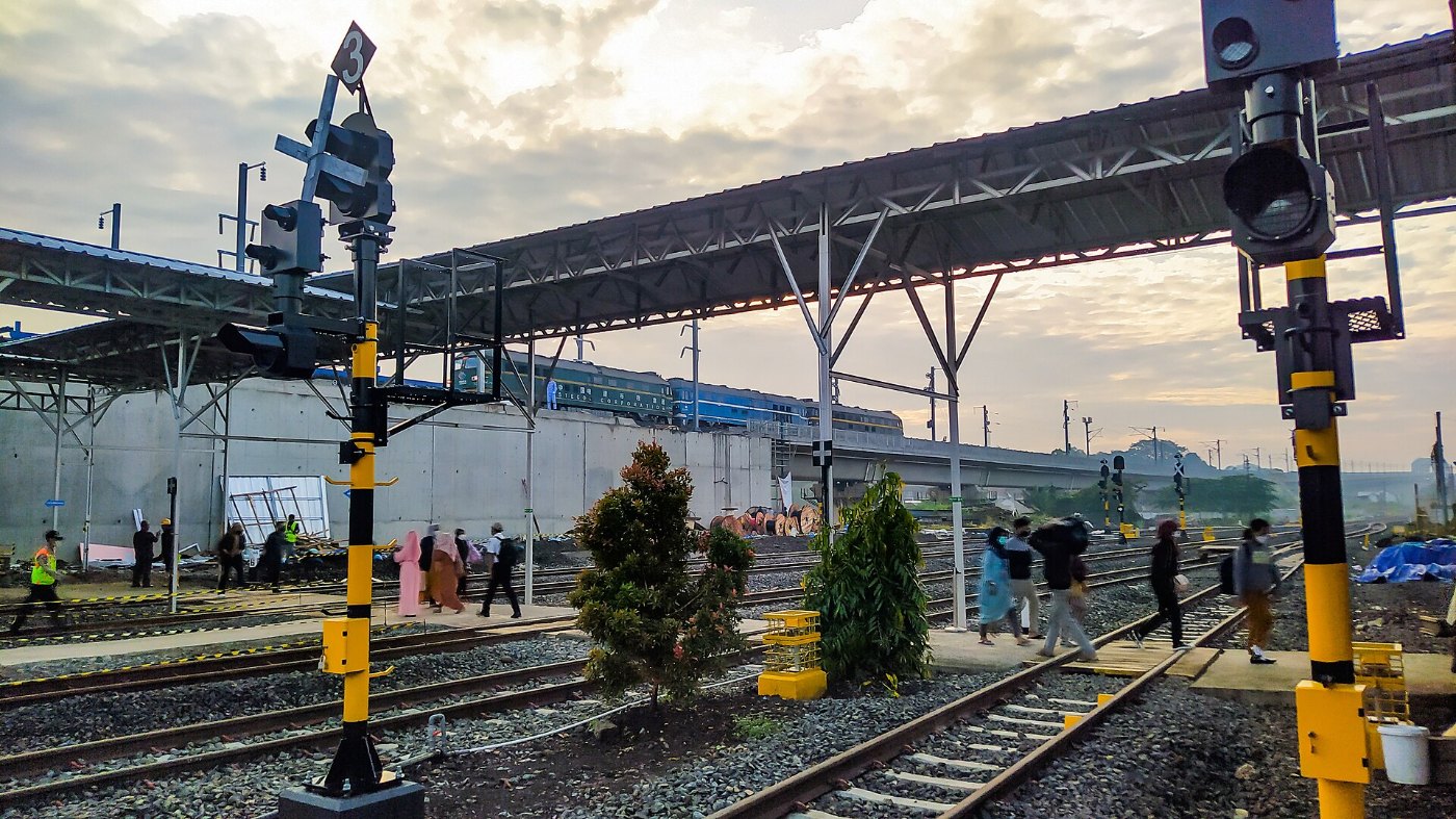 Three China Railways DF 4 Locomotives in Padalarang Station, March 2023